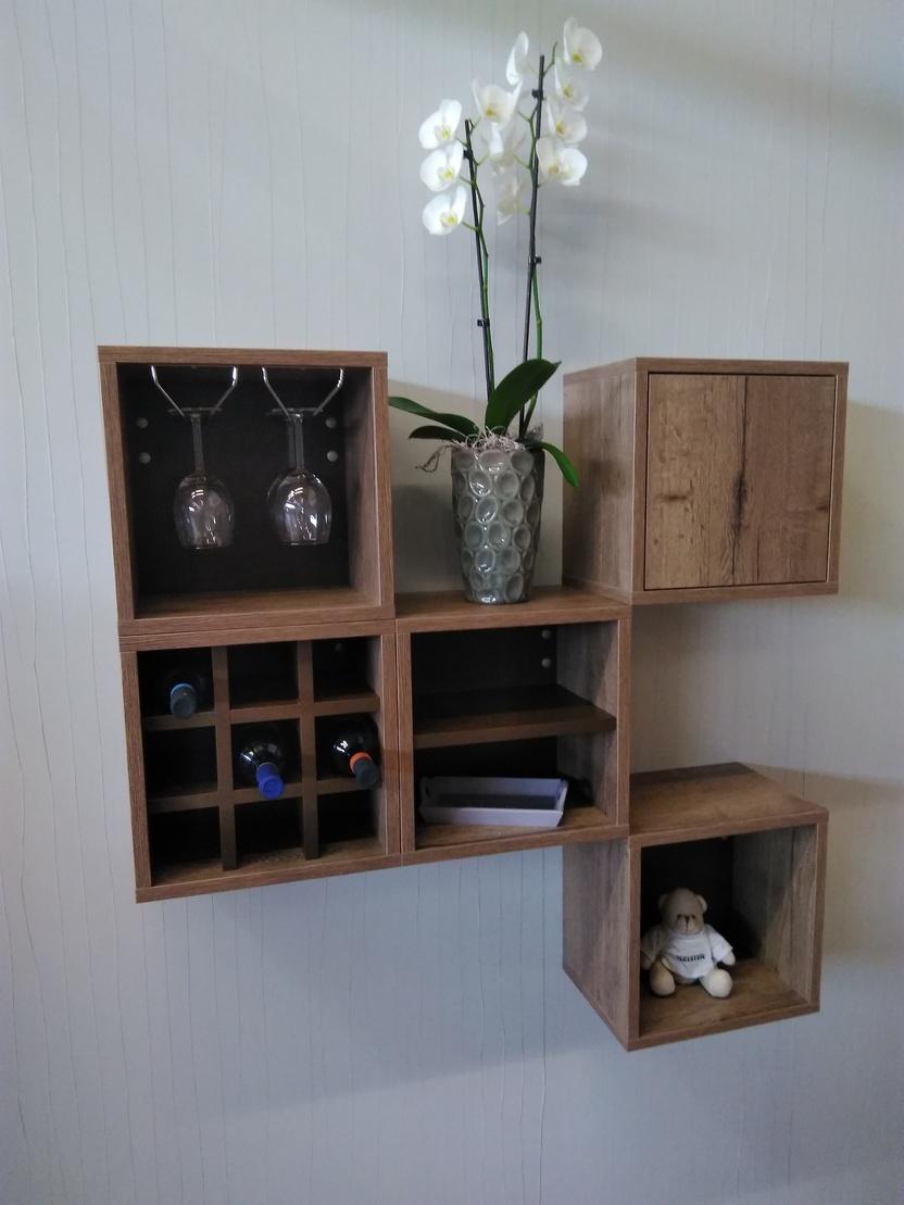 Wandregal in Holzoptik Braunes Wandregal nach Maß in Holzoptik