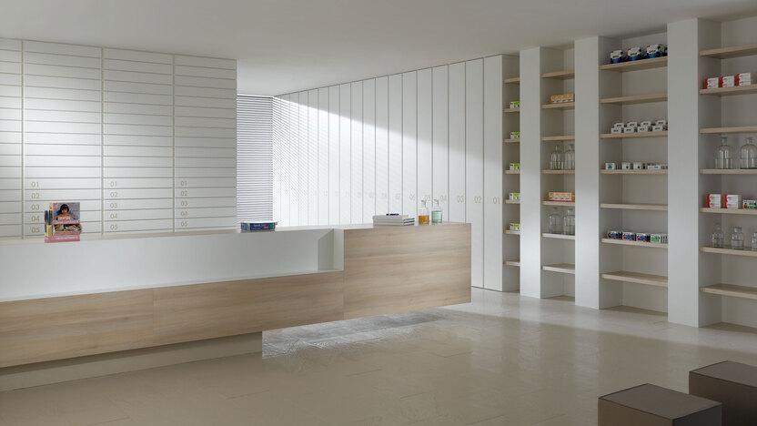 Impressionen einer Apothekeneinrichtung Impressionen einer Apothekeneinrichtung mit hellen Holzmöbeln und geräumigem Regalsystem, sowie aufgeräumten Empfang.